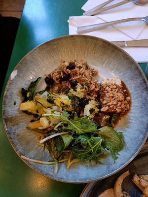 Tofu, rice, vegetables at Terter in Brussels