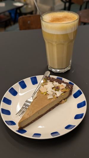 Pistachio tart + pumpkin spice latte at Terter in Brussels