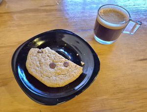 Chocolate chip cookie and espresso 😋 at Rebel's Diner in Cuernavaca
