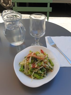 Salade thaïlandaise at Vegebowl in Paris