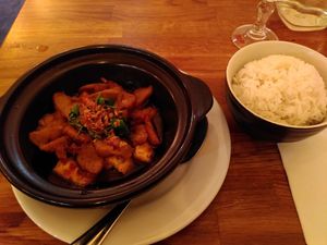 Caramelized "chicken" with rice at Vegebowl in Paris