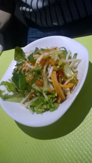 salade vietnamienne at Vegebowl in Paris
