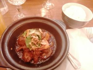 Vegan clay pot with "beef" at Vegebowl in Paris