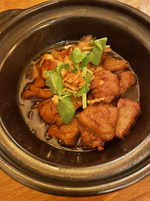 Caramelised “chicken” clay pot  at Vegebowl in Paris