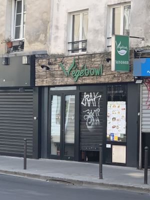 Before opening   at Vegebowl in Paris