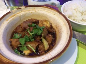 Carmelized chicken with rice at Vegebowl in Paris