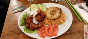 "Beef" and rice Lok Lak with vegan egg at Vegebowl in Paris