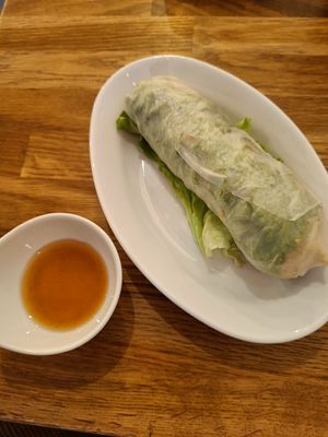 Summer roll at Vegebowl in Paris
