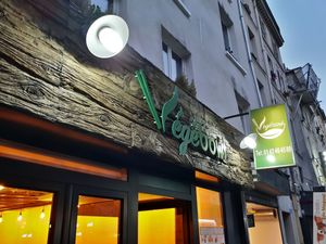 Facade at Vegebowl in Paris