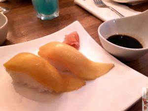 Sushi mango at Vegebowl in Paris
