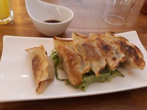 Grilled Chinese Dumplings (5€) filled with "minced meat", cabbage, onion, carrot & leek. [05/09/2018] at Vegebowl in Paris
