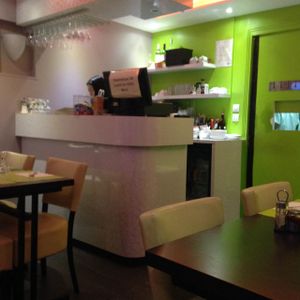 counter at Vegebowl in Paris