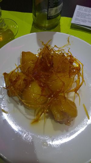 Dessert : beignets aux pommes caramélisés at Vegebowl in Paris