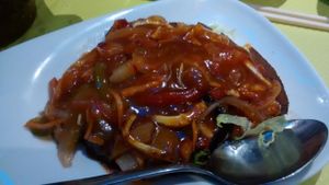 Faux-fish and fried vegetables at Vegebowl in Paris