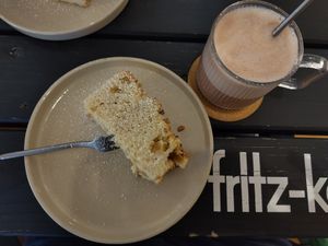 Apfel-Haselnuss-Streusel at NEĀ The Deli & Urban Concept Store in Bochum