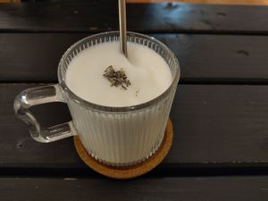 Lavendel Latte at NEĀ The Deli & Urban Concept Store in Bochum