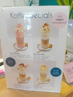 Vegan ijskoffie. at Gebakswinkel Bloem in Weert