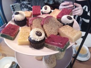 high tea at Gebakswinkel Bloem in Weert