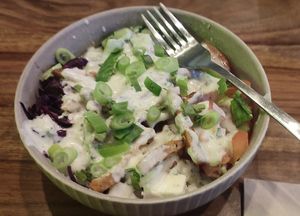 greek bowl with (🆕) vegan feta 🍜🧀🇬🇷 at be low - bowl bar in Buchholz In Der Nordheide