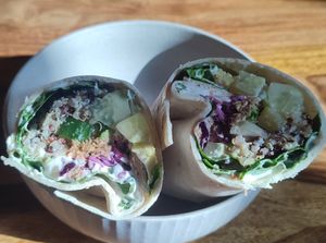 Vegan "tuna" wrap 🌯 at be low - bowl bar in Buchholz In Der Nordheide