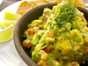 guacamole with fresh lime at Quinoa in Las Condes