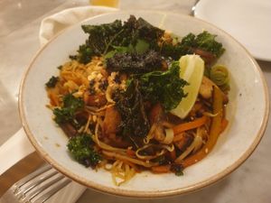 Pad thai at Quinoa in Las Condes