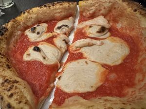 vegan pizza  at 60 Seconds to Napoli in Wuppertal