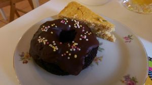 Schoko-Donut zum Frühstück at La Casota in Nago-torbole