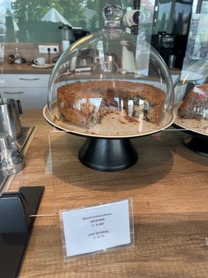 Veganer Blaubeerkuchen  at Kaffee Provokateur in Sankt Augustin