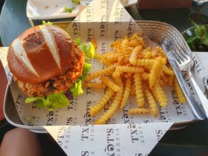 Hamburguesas vegana at TXOTS in Empuriabrava