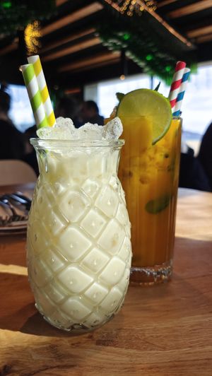 Cocktail de Piña Colada y Mojito de Mango at TXOTS in Empuriabrava