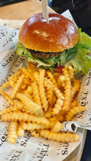 Hamburguesa at TXOTS in Empuriabrava