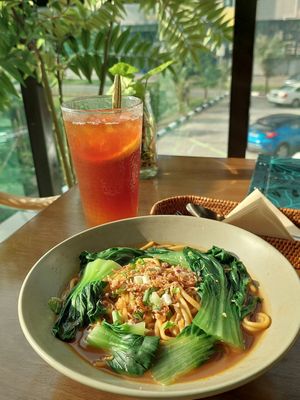 The Daun Stir-Fry Wet Noodle (5 BND) and Cold Lemon Tea (4 BND) at The Daun in Bandar Seri Begawan
