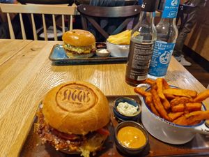 Roesti burgers with normal and sweet potato fries at SIGGIS v/gan burger & co in Munich