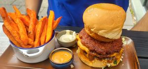  at SIGGIS v/gan burger & co in Munich