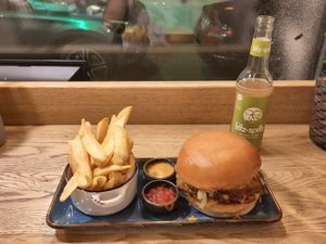Burger and fries at SIGGIS v/gan burger & co in Munich