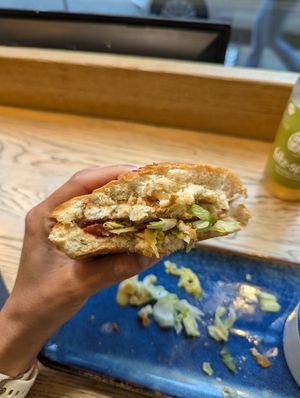 Crispy chicken sandwich at SIGGIS v/gan burger & co in Munich