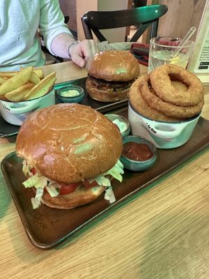 Double smash burger and chicken burger!   at SIGGIS v/gan burger & co in Munich