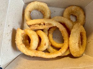Onion Rings  at SIGGIS v/gan burger & co in Munich