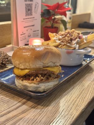 Combo: Vegean burger with truffle fries  at SIGGIS v/gan burger & co in Munich