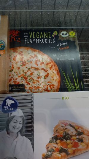 veganer flammkuchen at Denns BioMarkt in Dortmund