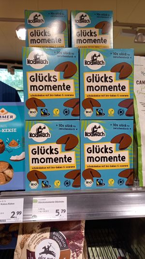 vegane faire glückskekse at Denns BioMarkt in Dortmund