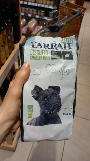 veganes hundefutter at Denns BioMarkt in Dortmund