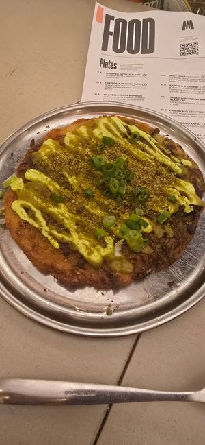 Galette vegan aux oignons verts at Maslow in Paris