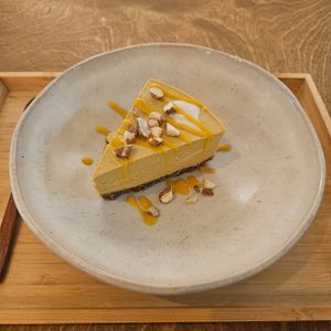 Mango raw cheesecake at Yu Dei 余地 in Kowloon