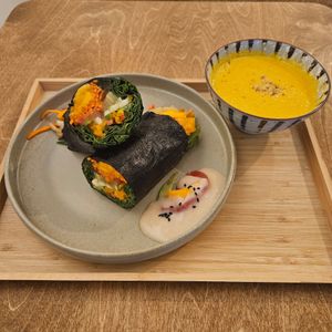 Sushi wrap and soup at Yu Dei 余地 in Kowloon