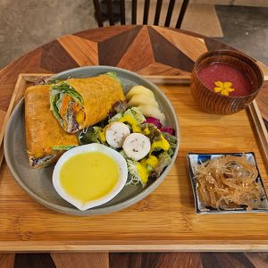 Raw Vegan Wrap at Yu Dei 余地 in Kowloon