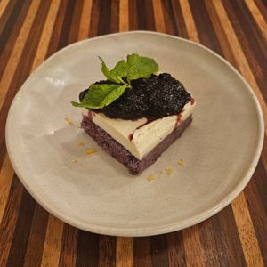 Raw Blueberry Cheesecake at Yu Dei 余地 in Kowloon
