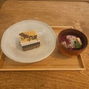 Black Sesame Cake and Cacao Red Pitaya Dessert at Yu Dei 余地 in Kowloon