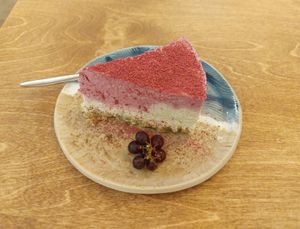 Cranberries, Lemon and Pistachio Cheeze Cake 紅莓檸檬開心果乳酪蛋糕 (Vegan, 90% Raw) at Yu Dei 余地 in Kowloon